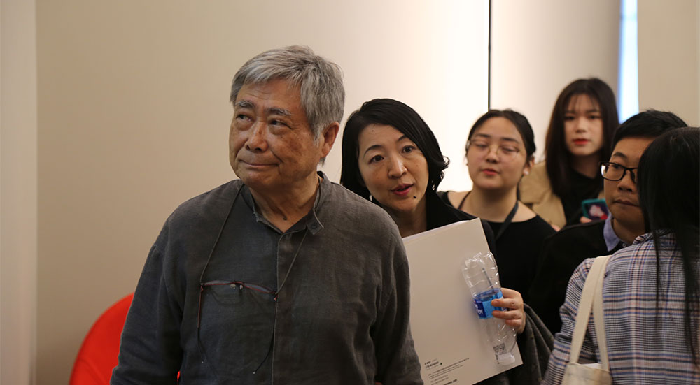 2018广州设计周主旨嘉宾,日本著名建筑师——黑川雅之莅临AG百家家乐官网网站展馆(左一).jpg